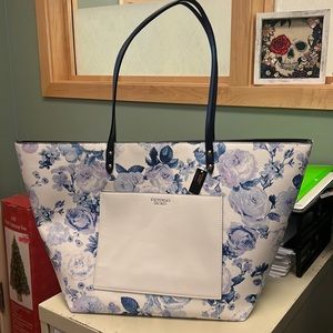 Victoria’s Secret tote bag